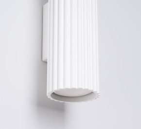 Biały kinkiet nowoczesny tuba ryflowana Karbon 20